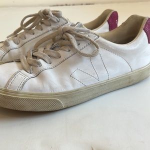 white Veja sneakers with pink glittery heel